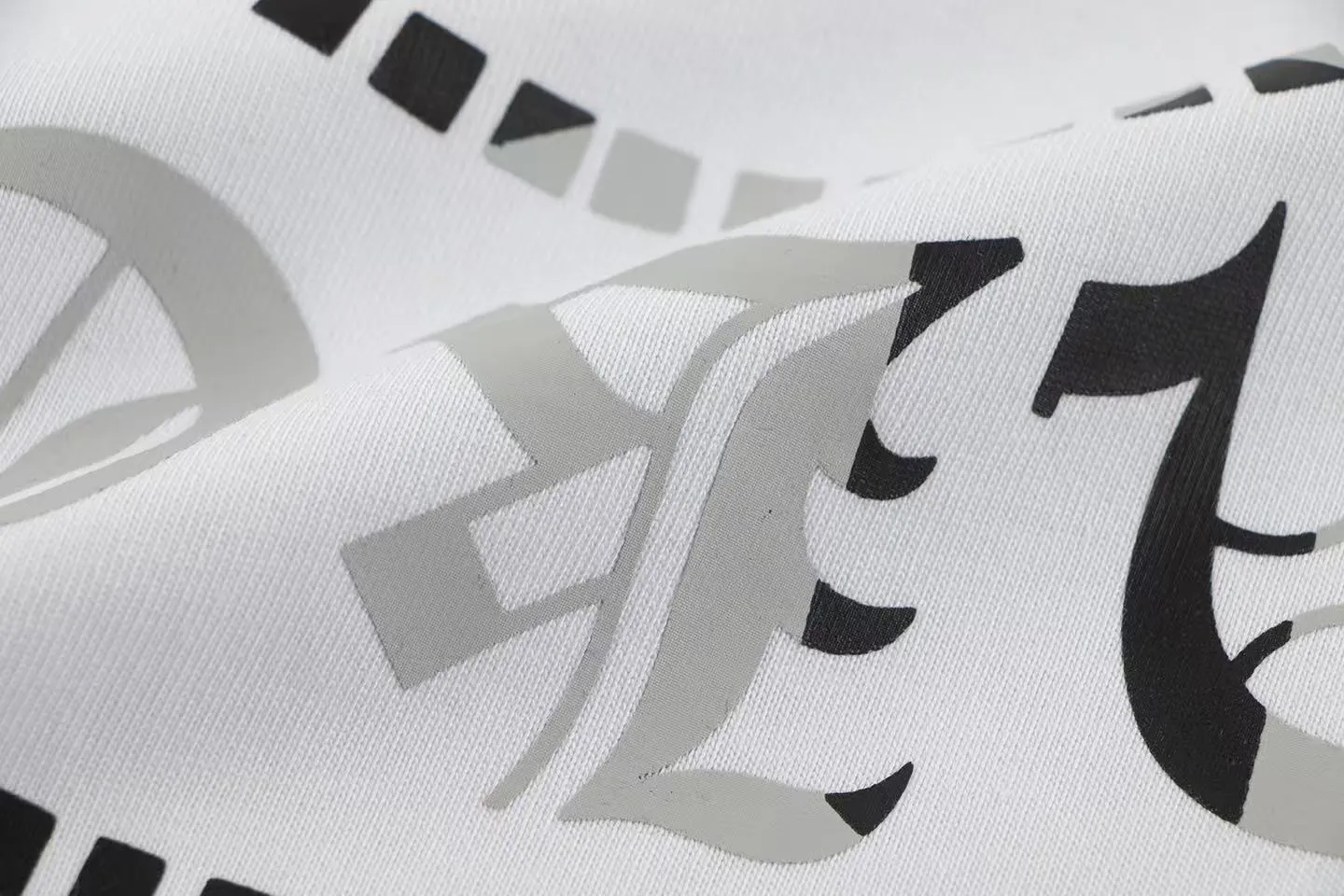 🅿️146 Style: 2025 new Croix Heart short-sleeved T-shirt Material: High version 300g double yarn combed cotton Size: S～XL Color: White Style number: Z1014